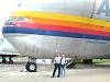 Pat et Catherine devant le Super Guppy � Toulouse